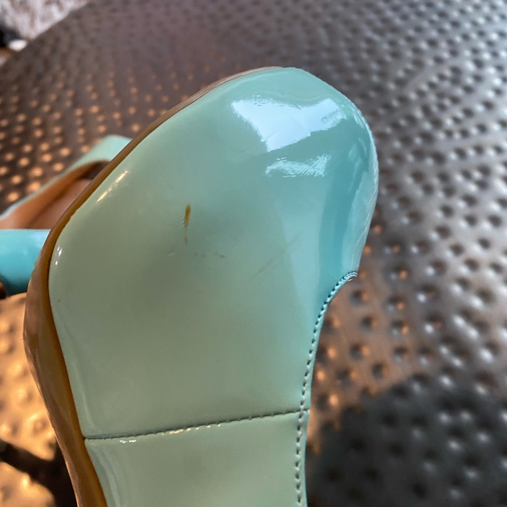 Guess size 8 heels - Picture 9 of 10